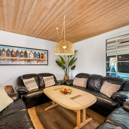 Large Pool House With Spa, Sauna And Lovely Outdoor Areas