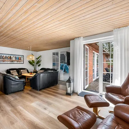 Large Pool House With Spa, Sauna And Lovely Outdoor Areas *