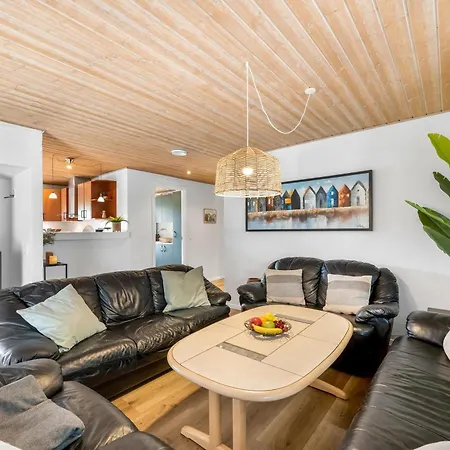 Large Pool House With Spa, Sauna And Lovely Outdoor Areas Semesterbostad