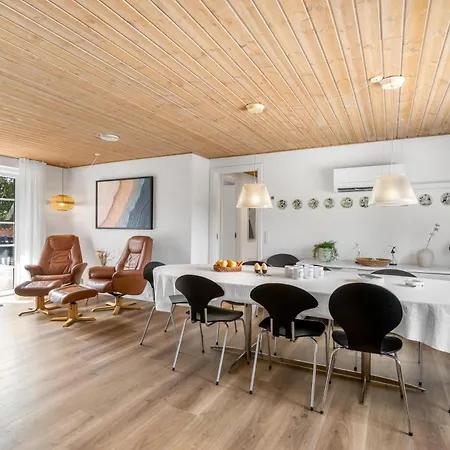 Large Pool House With Spa, Sauna And Lovely Outdoor Areas Feriehus