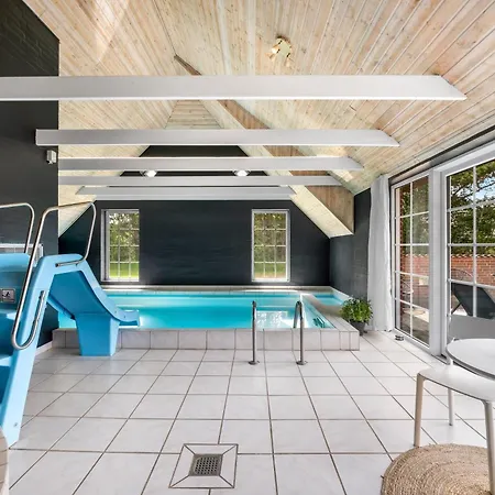 Large Pool House With Spa, Sauna And Lovely Outdoor Areas *