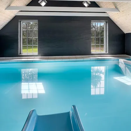 Large Pool House With Spa, Sauna And Lovely Outdoor Areas Semesterbostad *