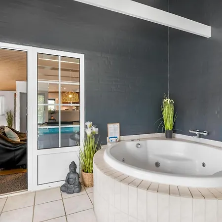 Feriehus Large Pool House With Spa, Sauna And Lovely Outdoor Areas